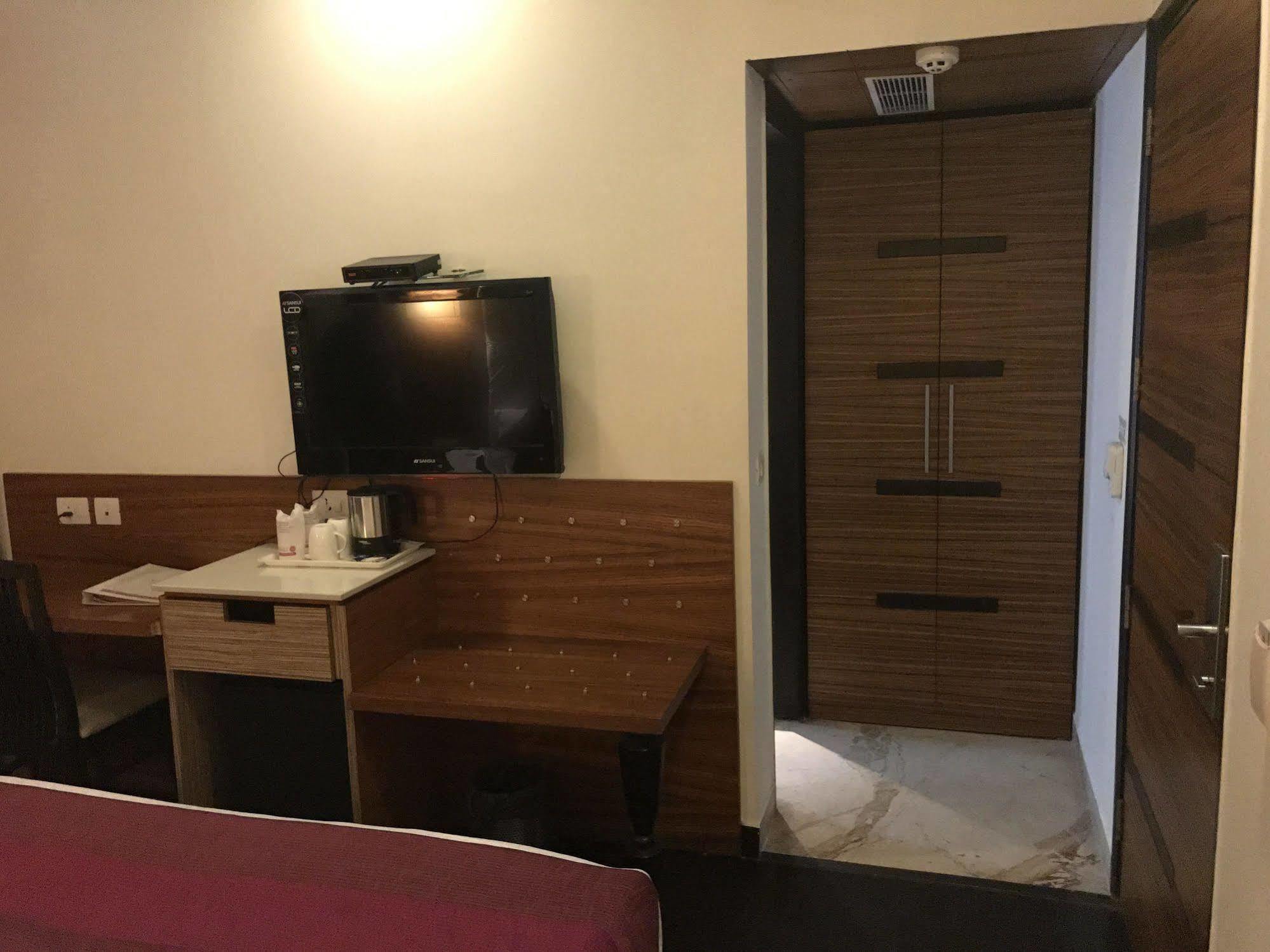 Hotel Ivory 32 New Delhi Extérieur photo